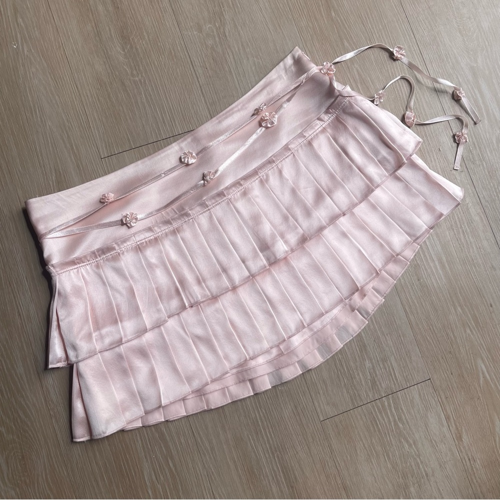 !SOLD! HOLLISTER Vintage Y2K Barbie Light Pink Silk Pleated Micro Mini Skirt - Picture 4 of 12